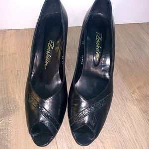 Vintage Silky Flosheim size 10 Black Heels